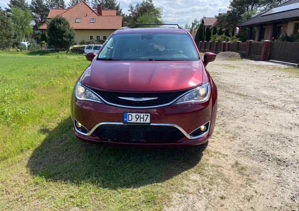 Chrysler Pacifica cena 115000 przebieg: 170000, rok produkcji 2018 z Myszków małe 781